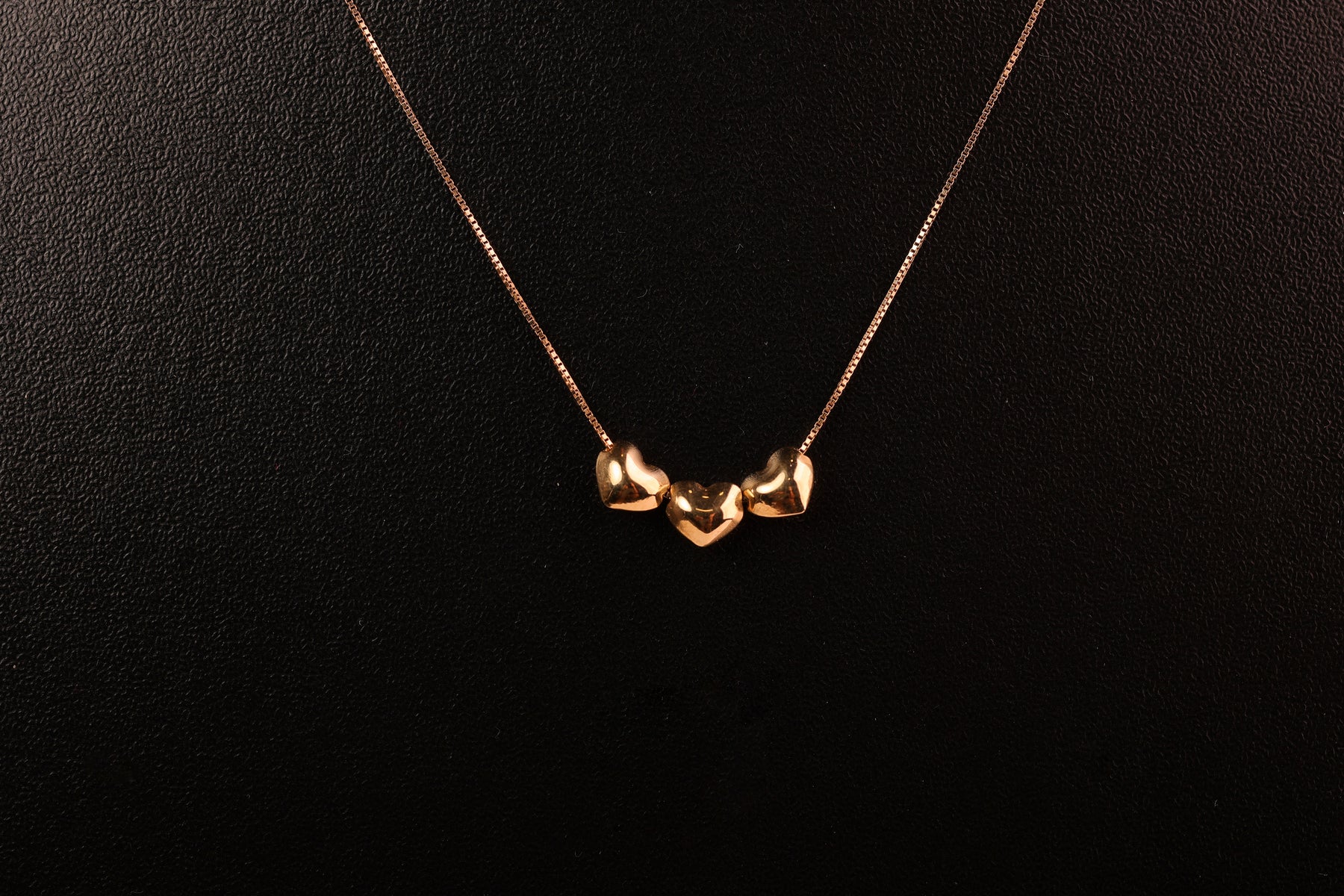 Gargantilha Três Corações em Ouro 18K – Joia Premium 45 cm