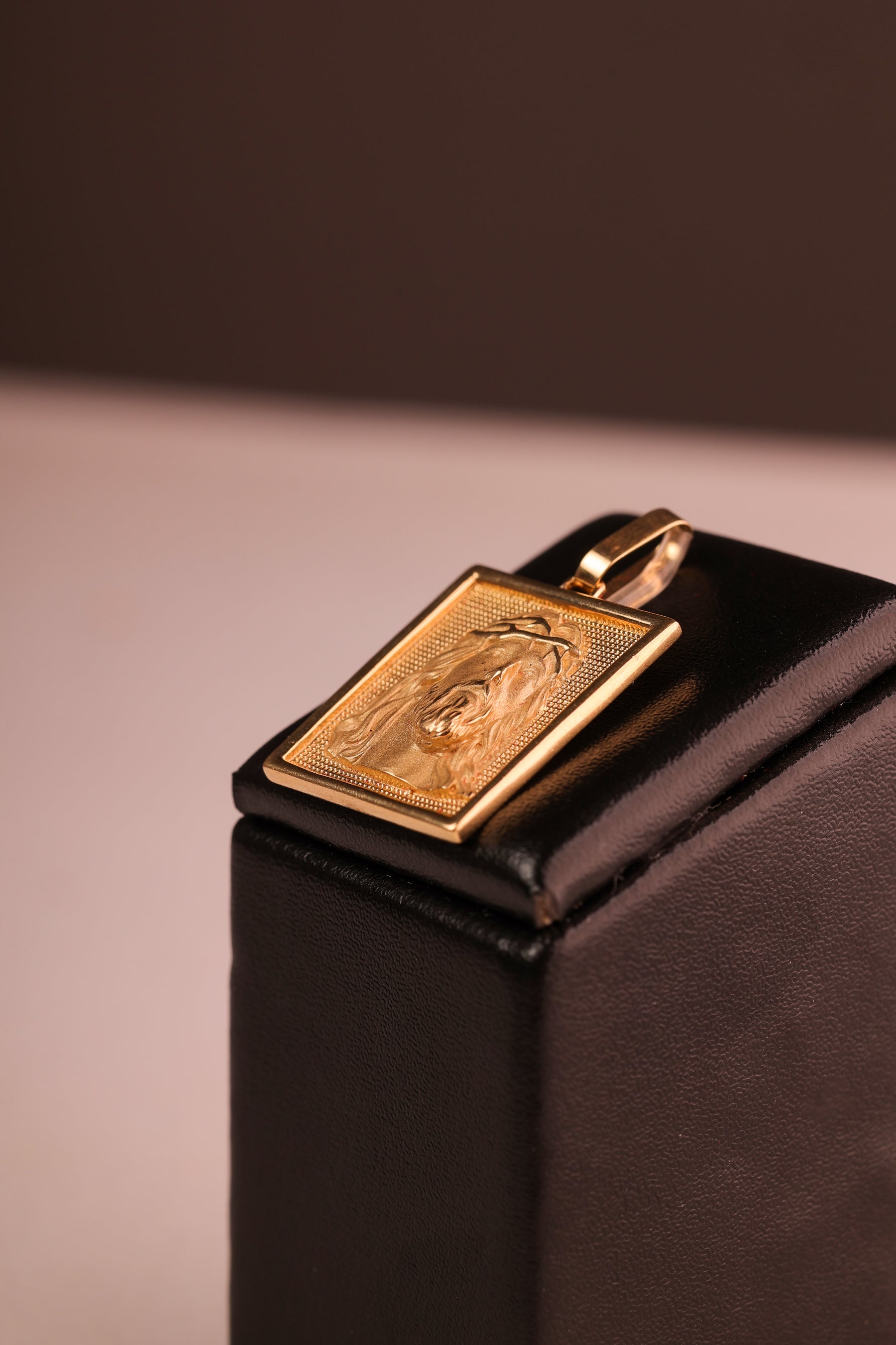 Pingente Medalha Face de Cristo em Ouro 18K