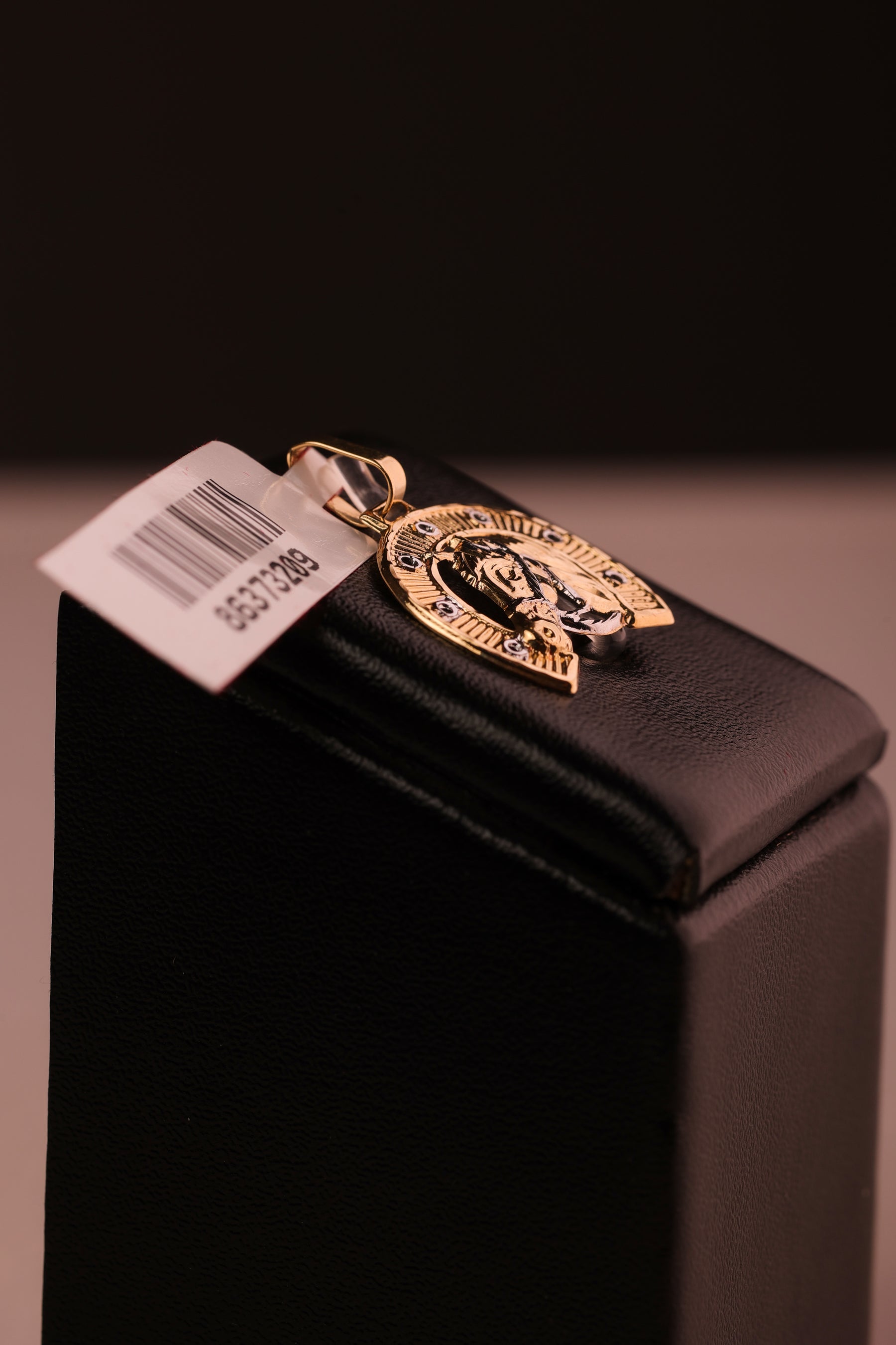 Pingente Ferradura com Cavalo em Ouro 18K
