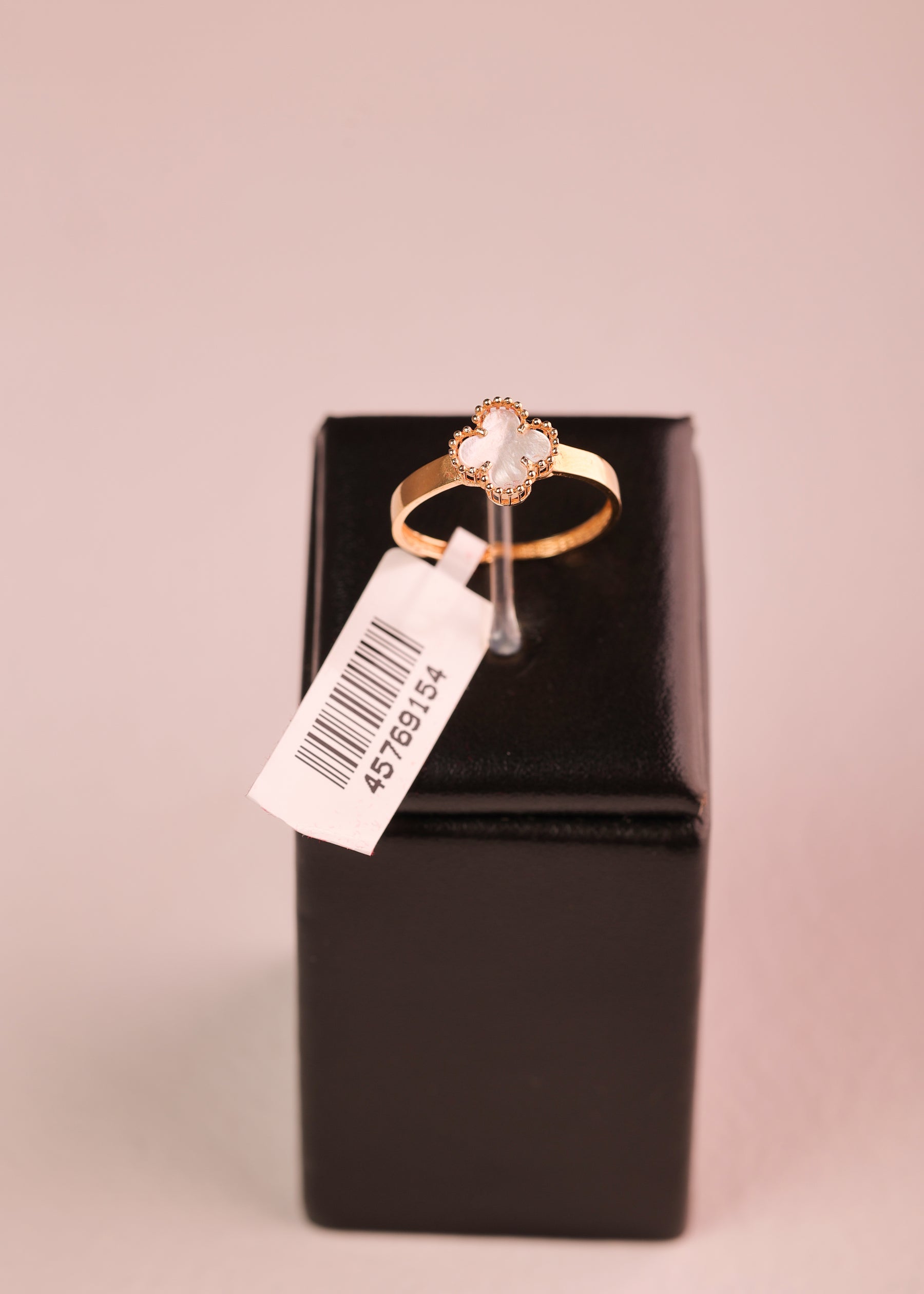 Anel Van Cleef em Ouro 18K com Madrepérola