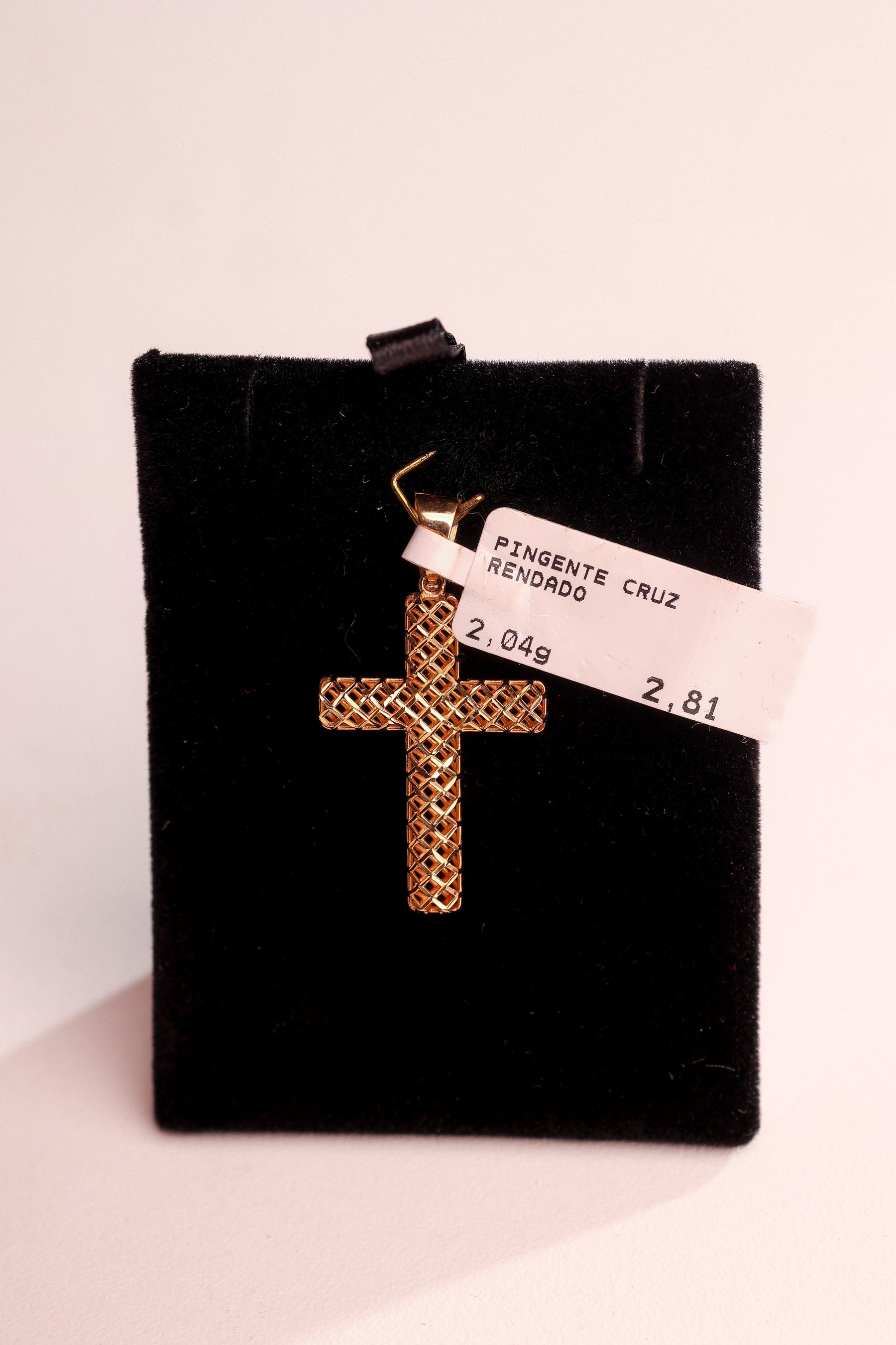 Pingente Cruz Rendado em Ouro 18K – Joia Premium 2,04 g