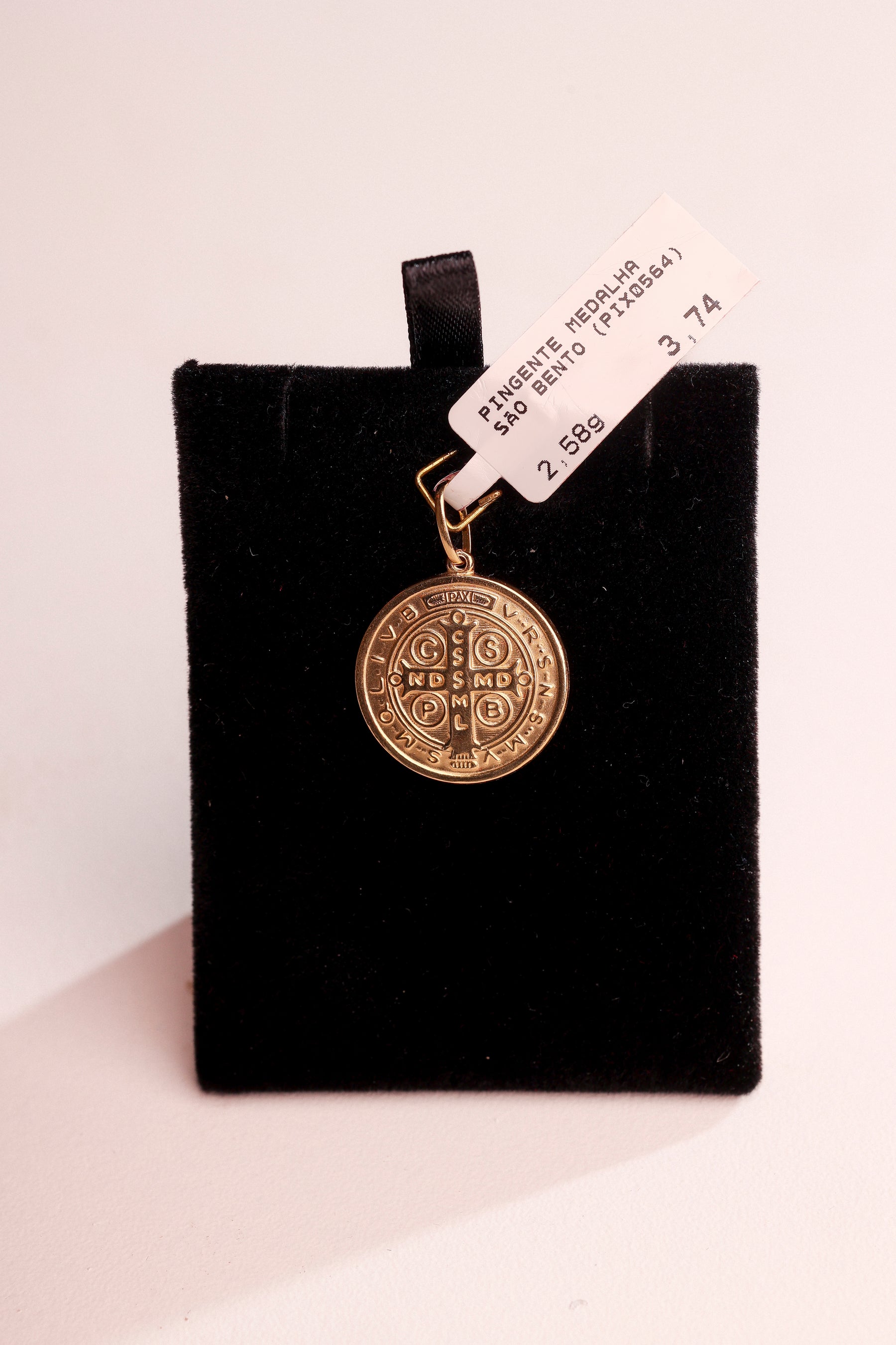 Pingente Medalha São Bento em Ouro 18K – Joia Premium 2,58 g