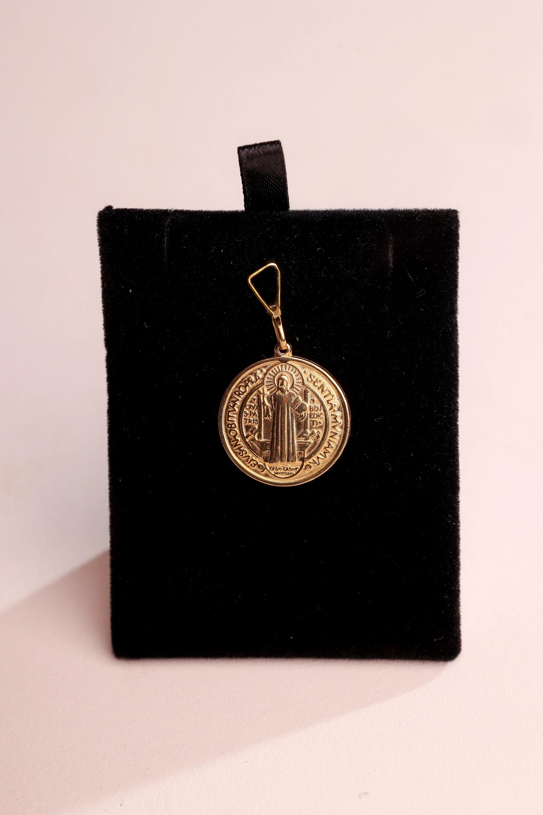 Pingente São Bento Dupla Face em Ouro 18K – Joia Premium 5,02g