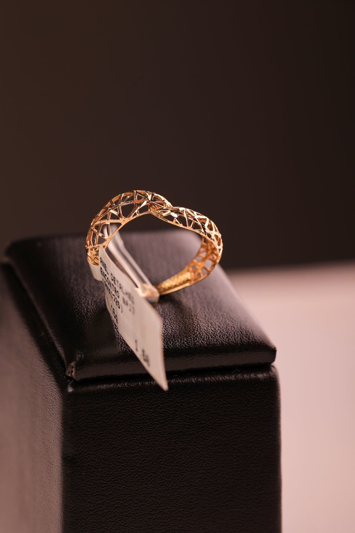 Anel Detalhes Encontro em Ouro 18K – Joia Delicada