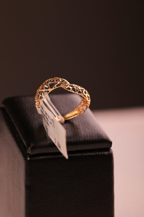 Anel Detalhes Encontro em Ouro 18K – Joia Delicada