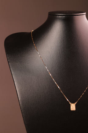 Escapulário Cartier Dupla Face em Ouro 18K – Joia Premium