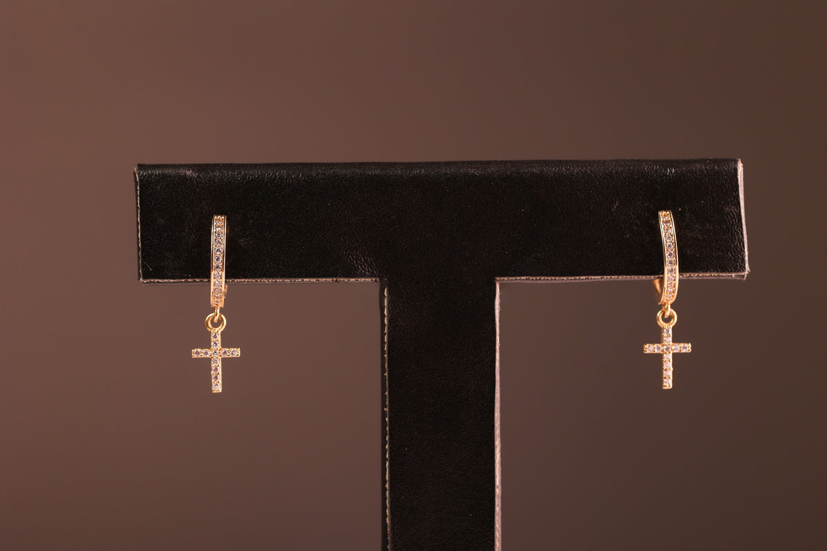 Pingente Argola com Cristais e Cruz Pendente em Ouro 18K