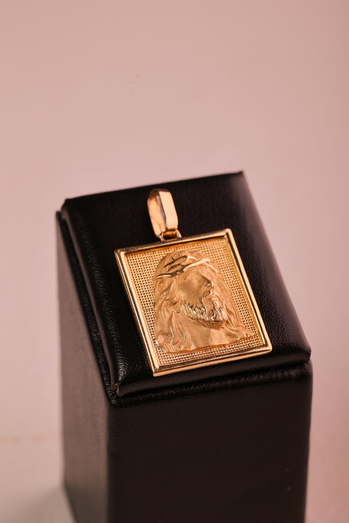 Pingente Medalha Face de Cristo em Ouro 18K