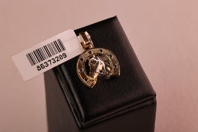 Pingente Ferradura com Cavalo em Ouro 18K