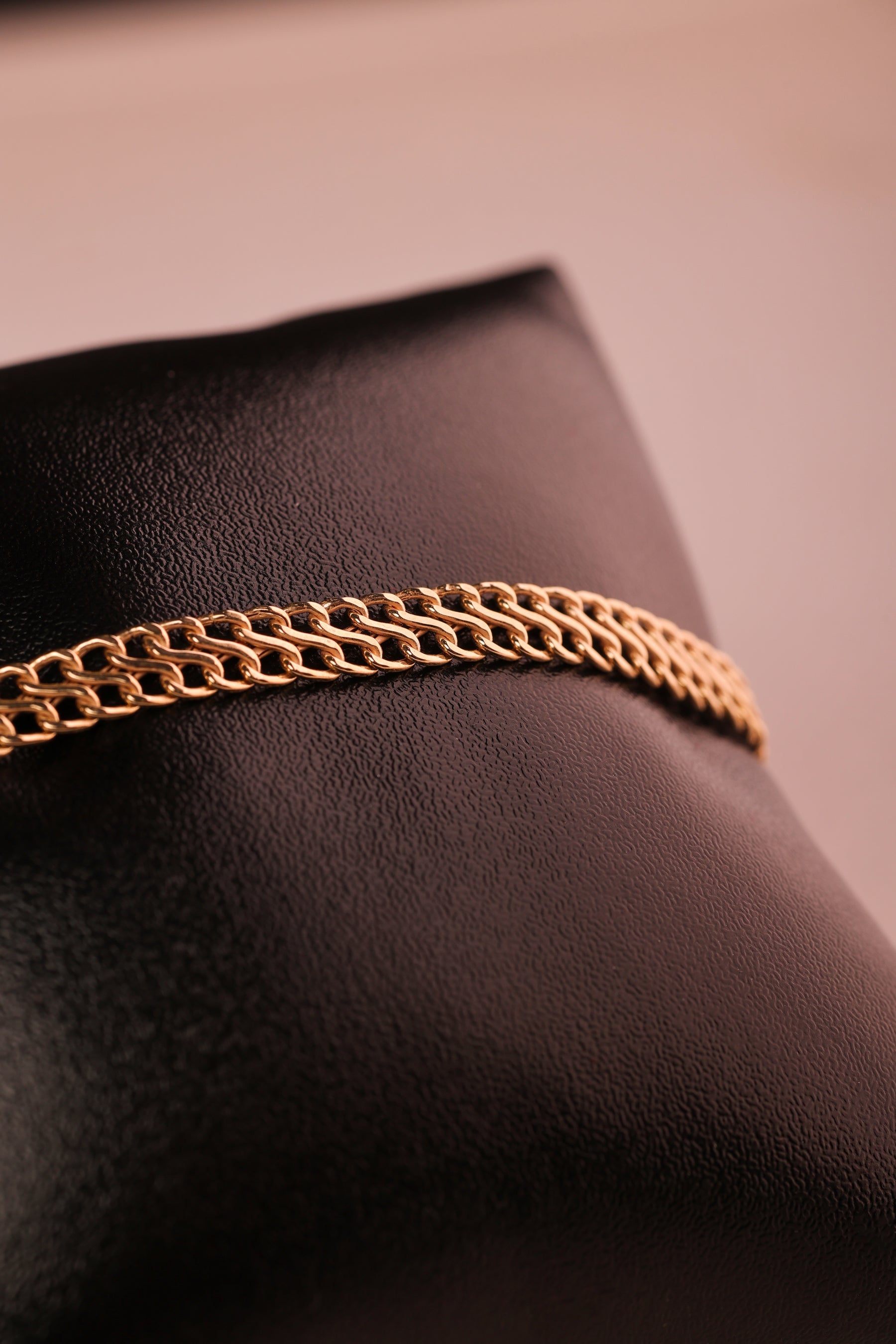 Pulseira Lacraia em Ouro 18K – Joia Elegante e Atemporal