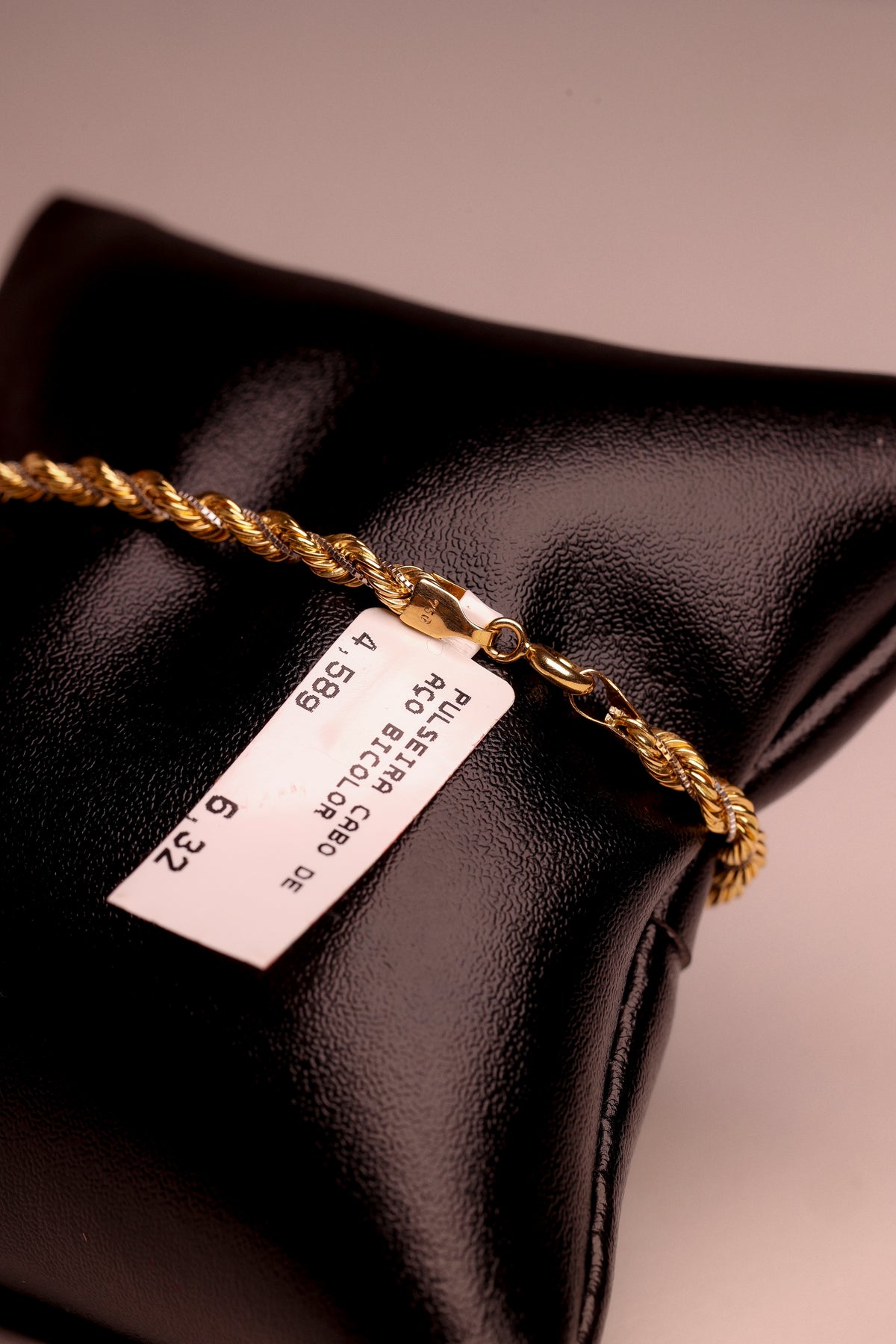 Pulseira Unissex Cabo de Aço Bicolor com Detalhes em Ouro 18K – Joia Premium 6,32g