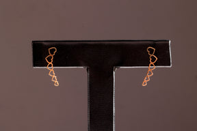 Brinco Corações Vazados Earcuff em Ouro 18K – Joia Premium