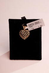 Pingente Coração com Detalhes Vazados em Ouro 18K – Joia Premium 1,17 g