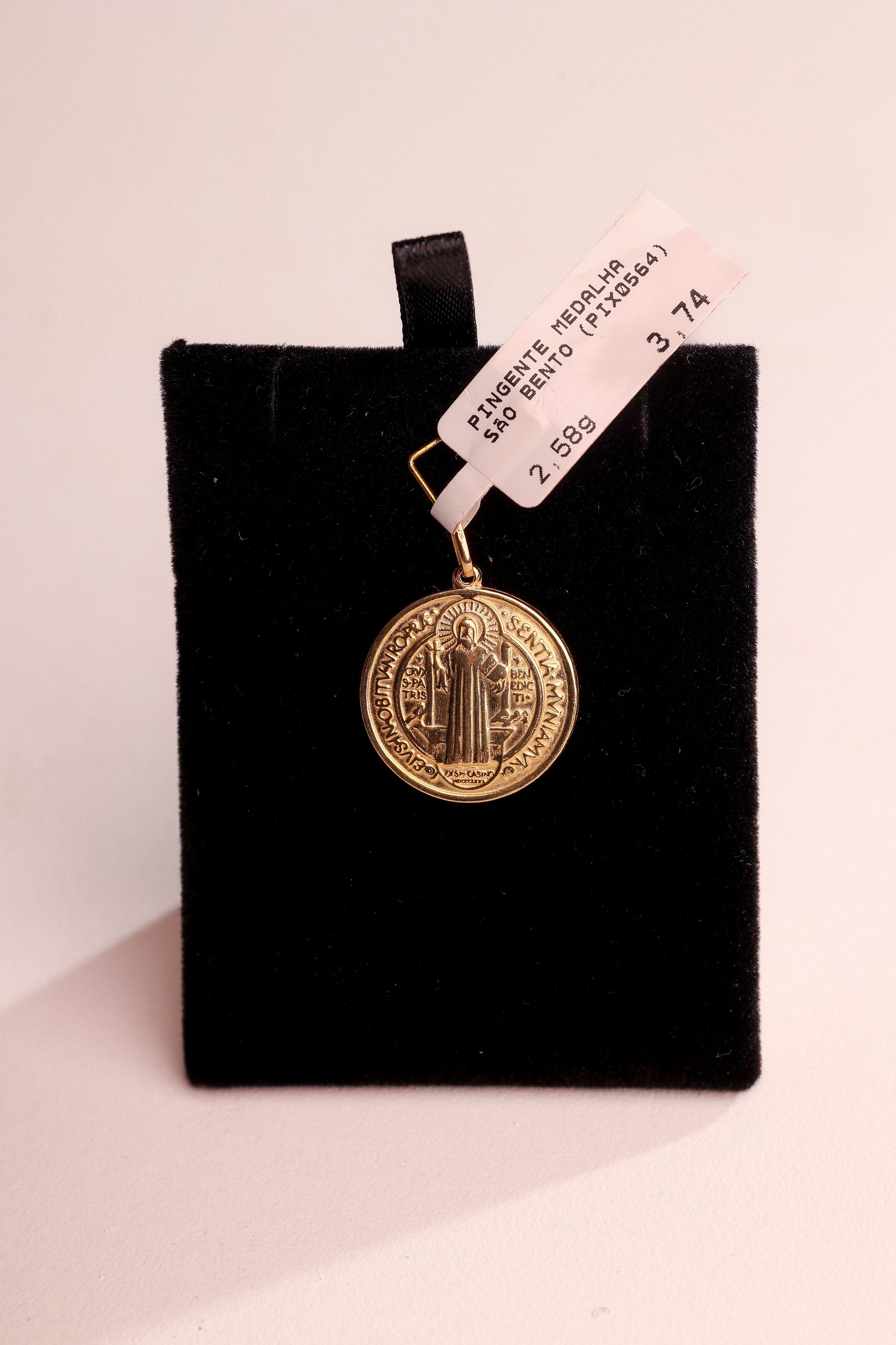 Pingente Medalha São Bento em Ouro 18K – Joia Premium 2,58 g