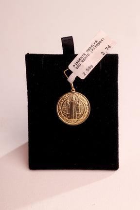 Pingente Medalha São Bento em Ouro 18K – Joia Premium 2,58 g