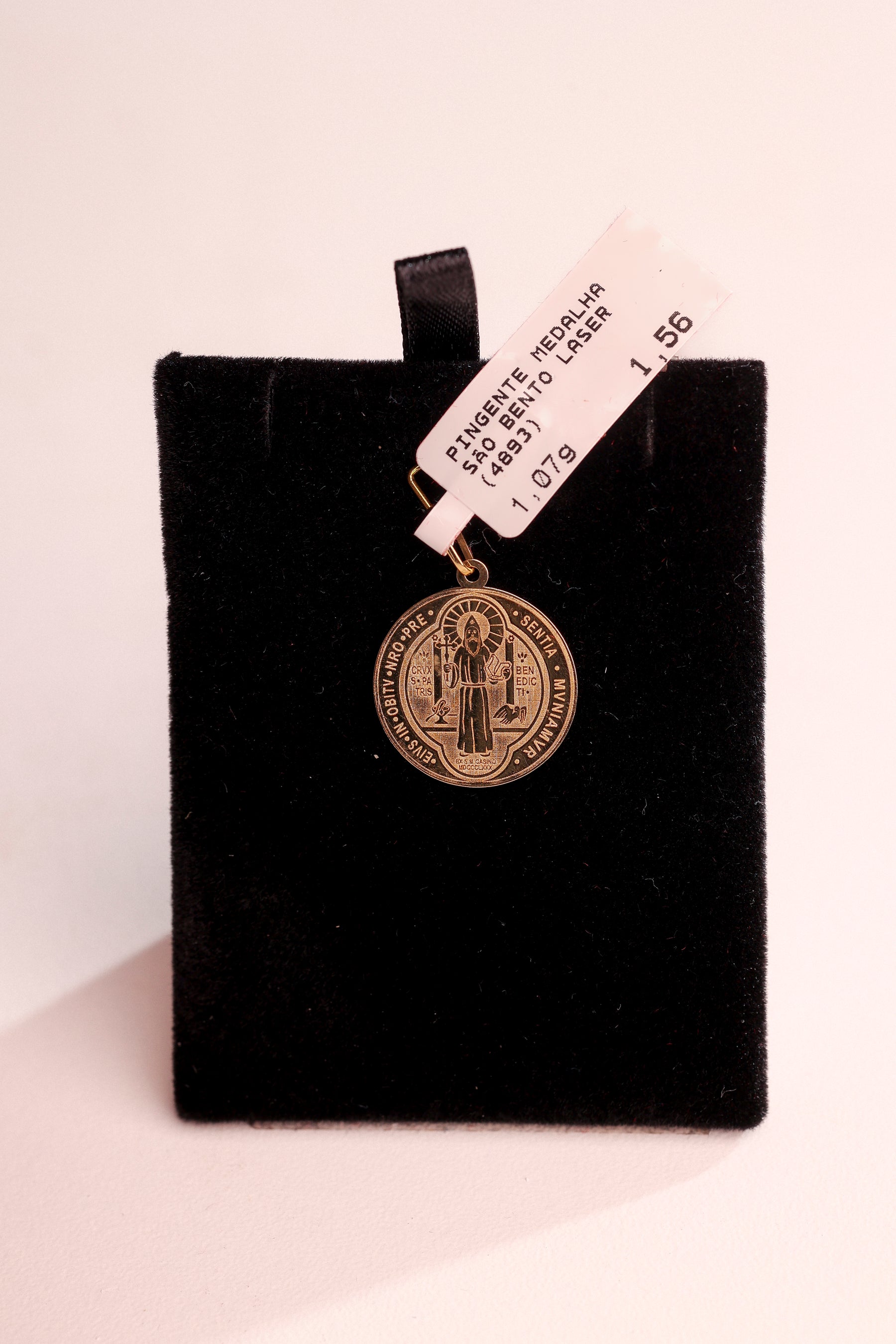 Pingente Medalha São Bento Laser em Ouro 18K – Joia Premium 1,07 g