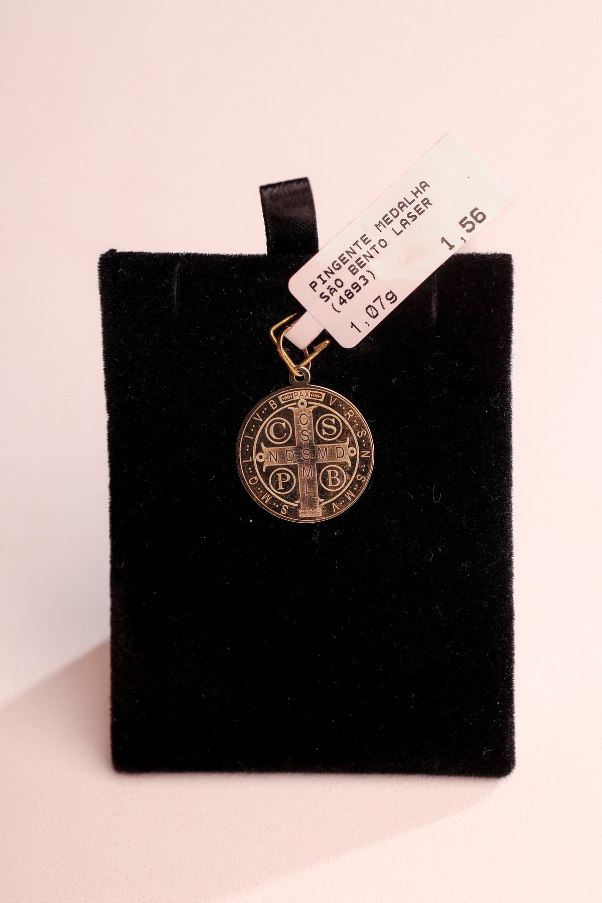 Pingente Medalha São Bento Laser em Ouro 18K – Joia Premium 1,07 g