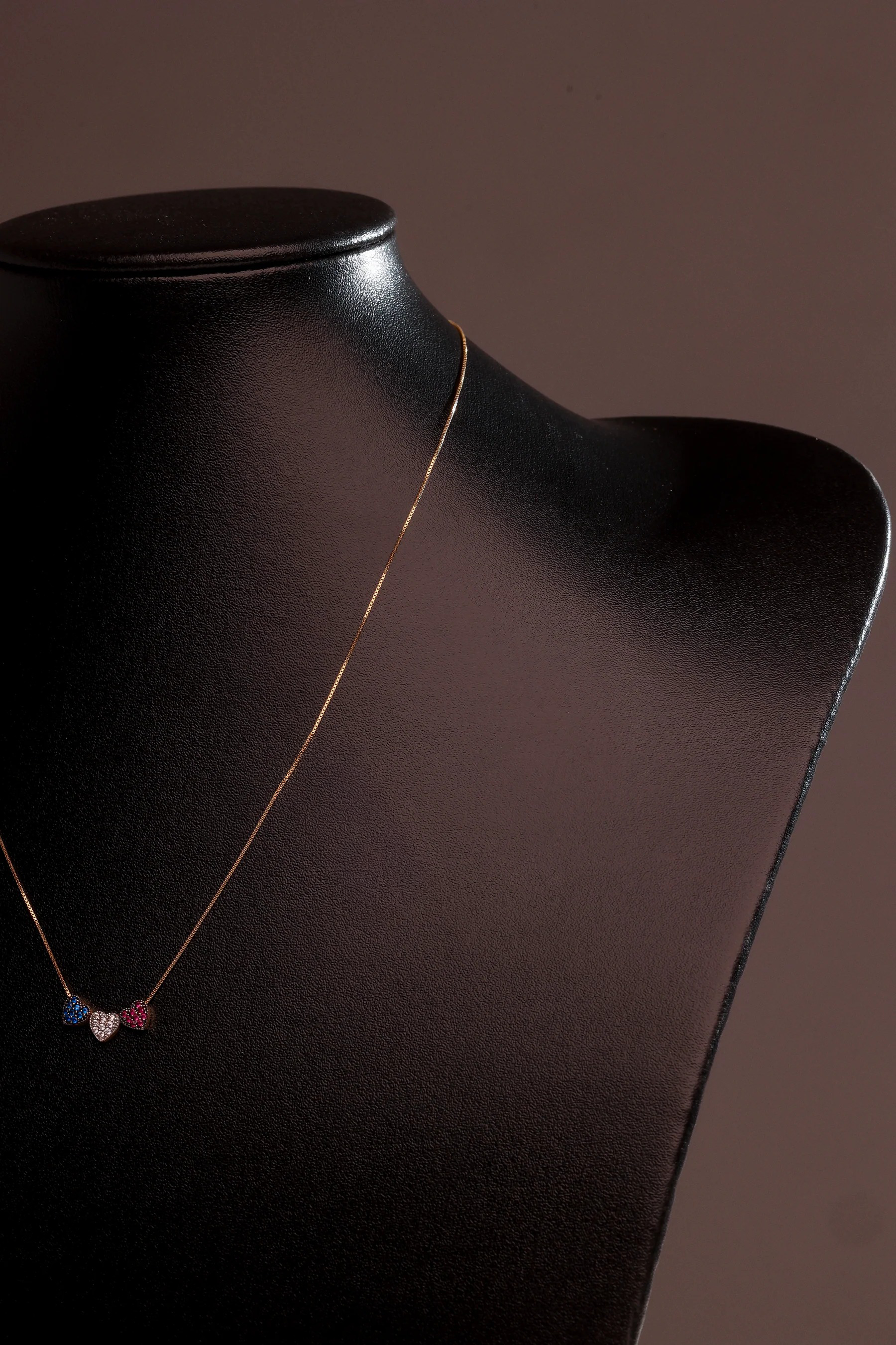 Gargantilha Veneziana Corações Coloridos em Ouro 18K – Joia Premium 1,96 g