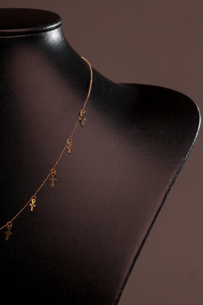 Gargantilha Chocker Berloques Cruz em Ouro 18K – Joia Premium 2,30 g